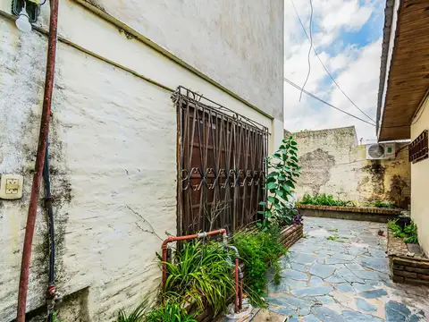 VTA.EN BLOCK 4 PH DE 1 Y 2AMB +3 LOCALES LAFERRERE