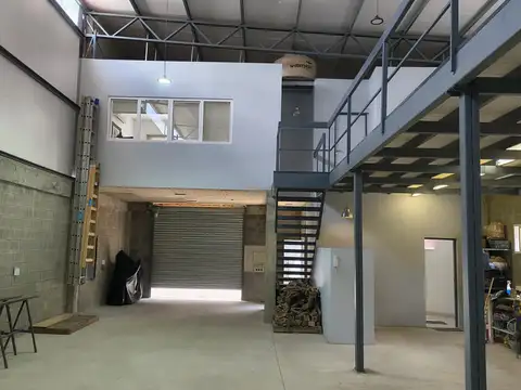 Excelente Galpón en Troncos Del Talar con inmejorable acceso.