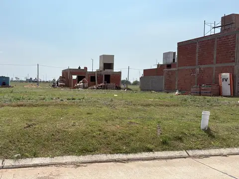 LOTE EN VENTA EN CUESTAS DE MANANTIALES APTO DUPLEX