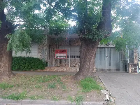 SOLIDA CASA  5 AMBIENTES - IDEAL REFACCION A RACIONALISTA