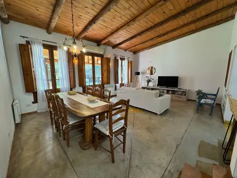 Casa en Venta con 3 cocheras