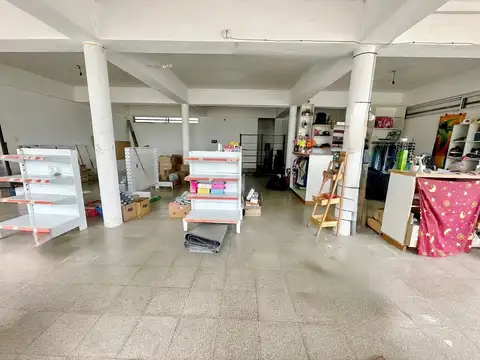 Local comercial sobre Avenida Monseñor Ricardo Rösch