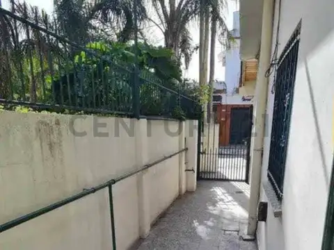 881 4400, Piso 1