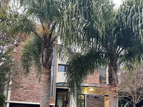 Casa 7 ambientes en venta Barrio Privado Barrancas de Guido- Quilmes