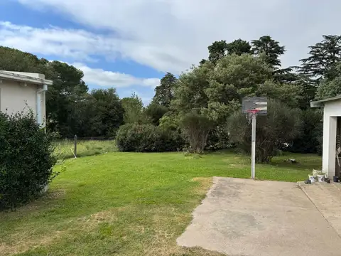 Casa 7 ambientes con 2 baños