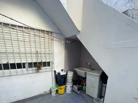 CASA - 145m2 - AMPLIA TERRAZA - SIN EXPENSAS - EXCELENTE UBICACION