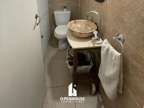 Casa 7 ambientes con 2 baños