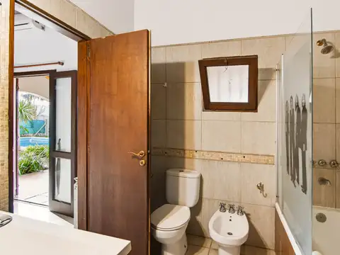 Casa 6 ambientes con 3 baños