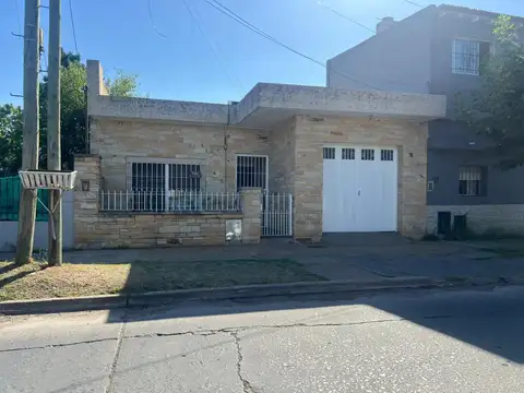 Venta casa 3 ambientes - Jardin y Cochera APTA CREDITO- José C Paz