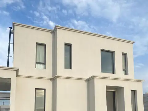 CASA EN BARRIO LA MAGDALENA A ESTRENAR