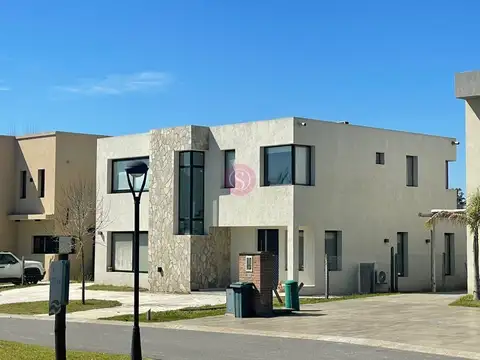 Barrio Lagoon Pilar, Calle Manzoni 1600