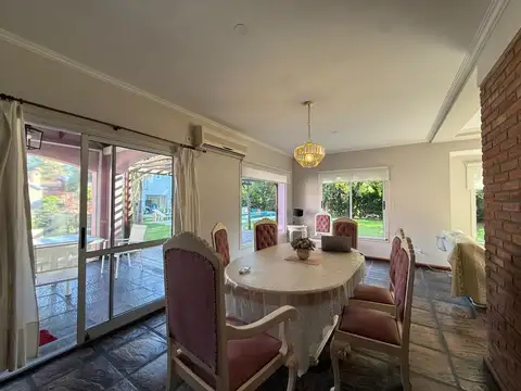 Casa en Venta con 2 cocheras