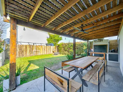 Casa en Venta con 4 cocheras