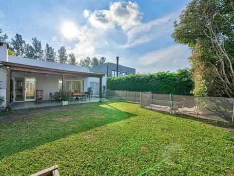 Venta Casa 4 ambientes jardín pileta Barrio La Comarca Pacheco
