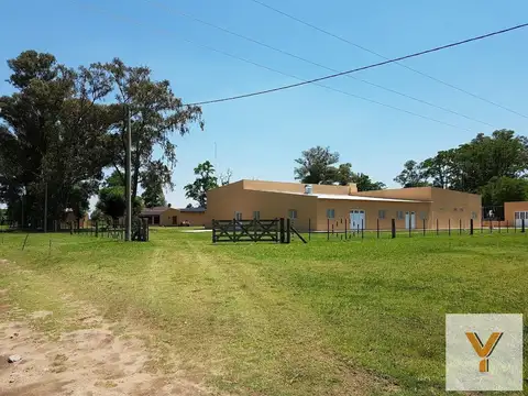 Edificio comercial en venta - 6 dormitorios 2 baños - frigorífico - 20 hectáreas - Navarro