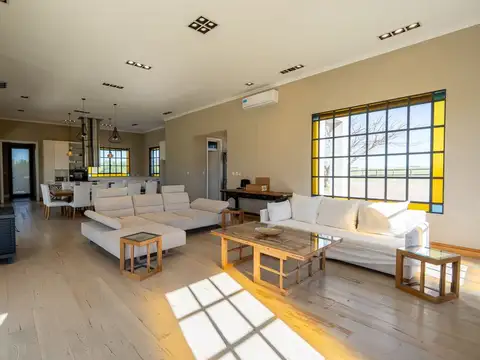 Casa 6 ambientes con 5 baños