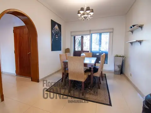 Casa 5 ambientes con 4 baños