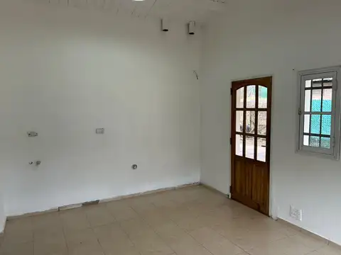 Casa 2 ambientes con 1 baño