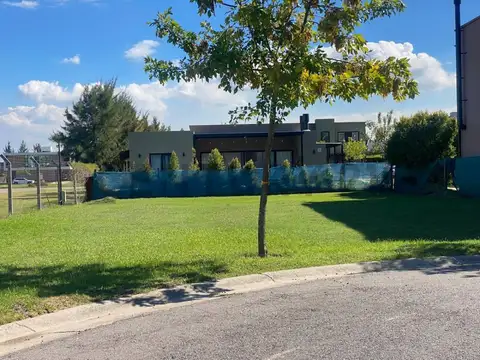 Boulevard de Todos los Santos 4300, Piso 0