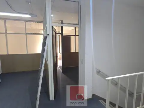 Oficina 5 ambientes con 1 baño