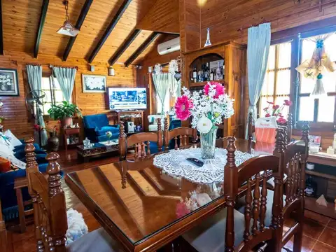 Casa 4 ambientes con 2 baños