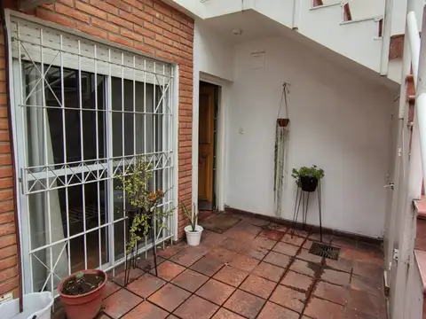 Depto Tipo Casa 3 ambientes con 2 baños