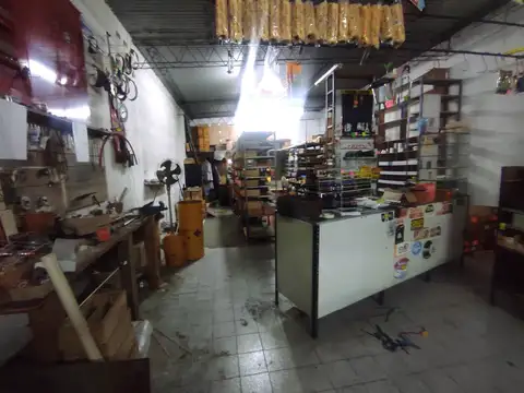 LOCAL CON GALPON  SOBRE LOTE DE 500 MTS ZONA RESIDENCIA