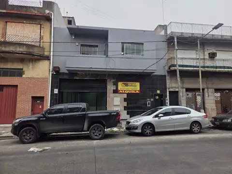 JIMENA BARBARO ALQUILA GALPON EN VILLA LYNCH