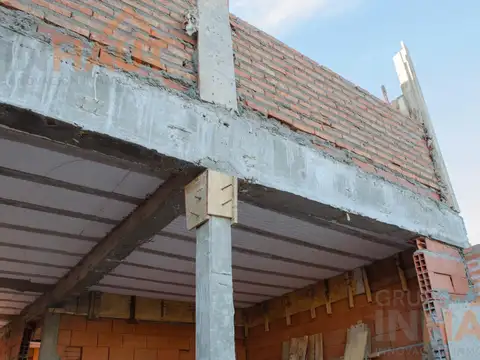 Depto Tipo Casa en Venta con 2 cocheras