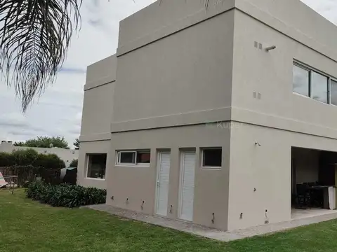 Casa en alquiler en San sebastián Área 1 Lote 8