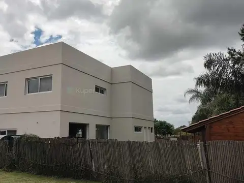 Casa en Alquiler Temporal con 1 cochera