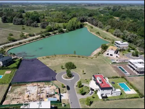 Pilará VENTA Terreno a la laguna en La Berlina 1256 m2