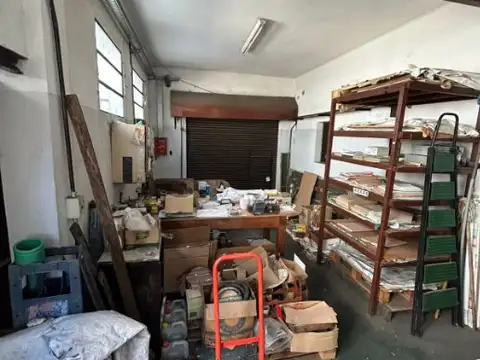 Galpon en Venta en Bernal Oeste, USD 150.000