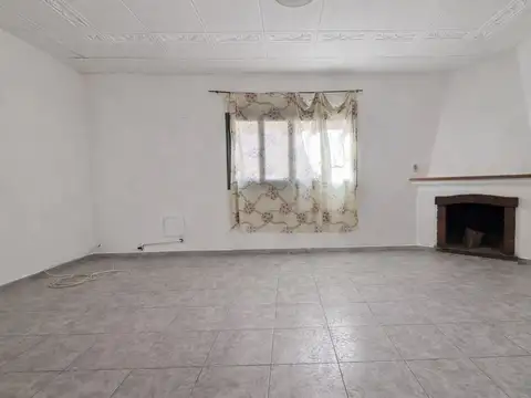 Casa 6 ambientes con 2 baños