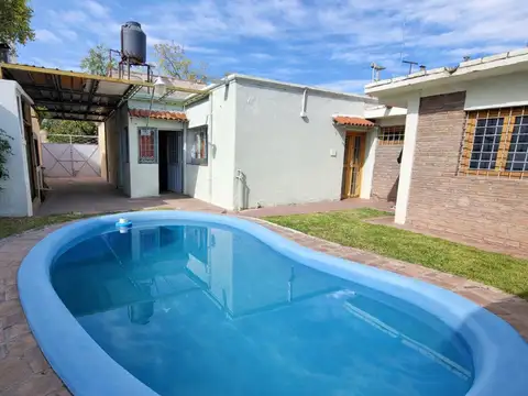 CASA CON PILETA EN VENTA VILLANUEVA-GUAYMALLEN