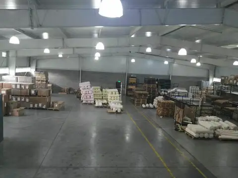 NAVE INDUSTRIAL EN GENERAL RODRIGUEZ  400 METROS  DE RUTA 24  APTO CATEGORIA 3