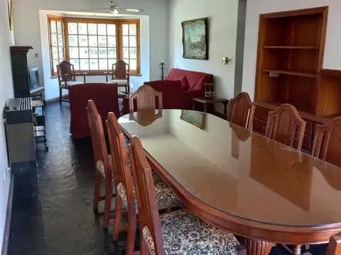 Casa en Venta con 3 cocheras