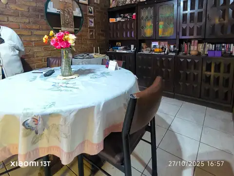 Casa 6 ambientes con 2 baños