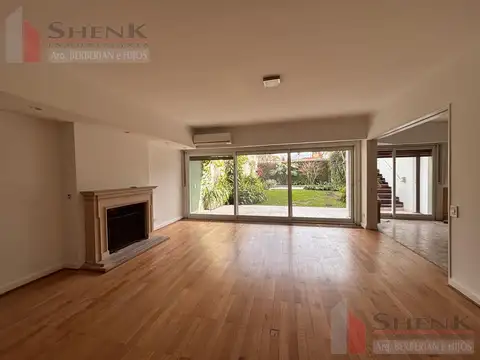 Casa en Alquiler con 1 cochera