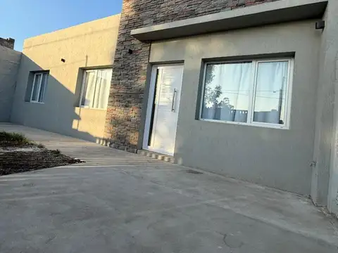 Casa 4 ambientes con 2 baños