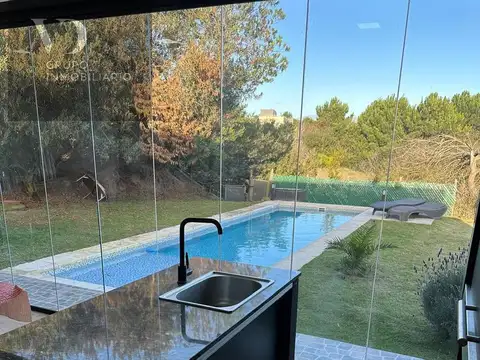 Casa 4 ambientes con 2 baños