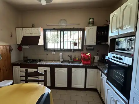 Casa 5 ambientes con 2 baños
