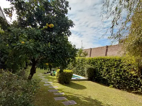 LOTE EN VENTA EN VILLA DEVOTO- IDEAL DESARROLLO IMOBILIARIO - EXCELENTE LOTE EN UBICACION ESTRATEGICA- ACTUALMENTE CUENTA CON CONSTRUCCION EXISTENTE DE DOS UNIDADES  2 Y 4 AMBIENTES