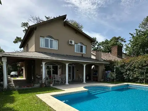 Casa 5 ambientes con 3 baños