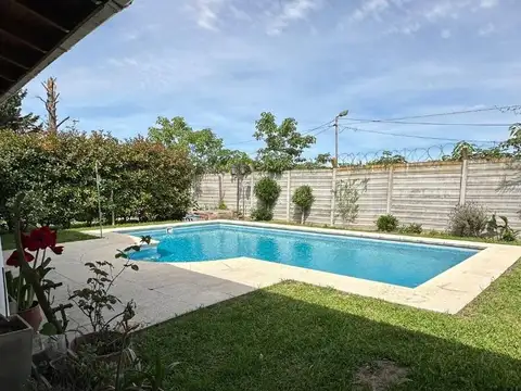 Casa en Venta con 2 cocheras