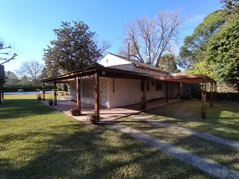 Casa en Venta con 2 cocheras