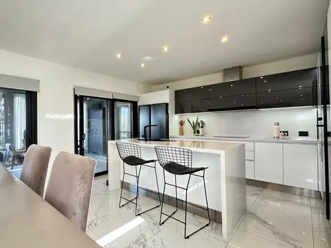 Casa 4 ambientes con 3 baños