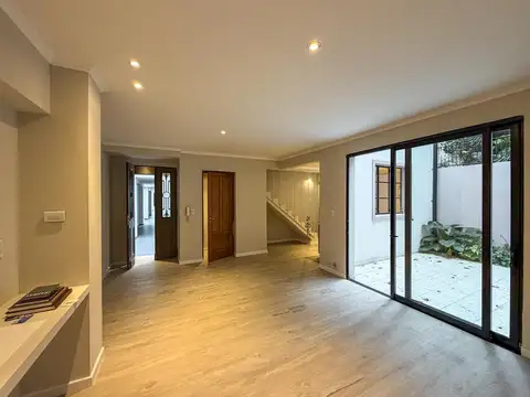 Casa de pasillo de 2 dormitorios a estrenar con patio y terraza