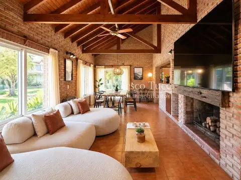 Casa 4 ambientes con 2 baños