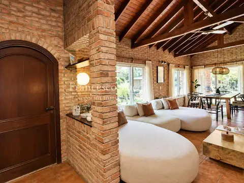 Casa en Venta con 5 cocheras